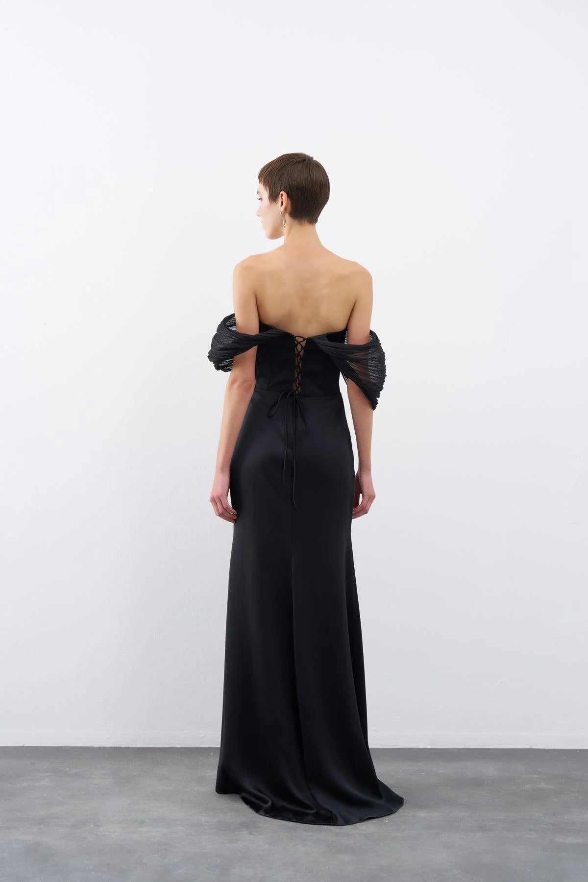 STRAPLEZ DÜŞÜK OMUZLU ORGANZE DETAYLI UZUN ABİYE ELBİSE