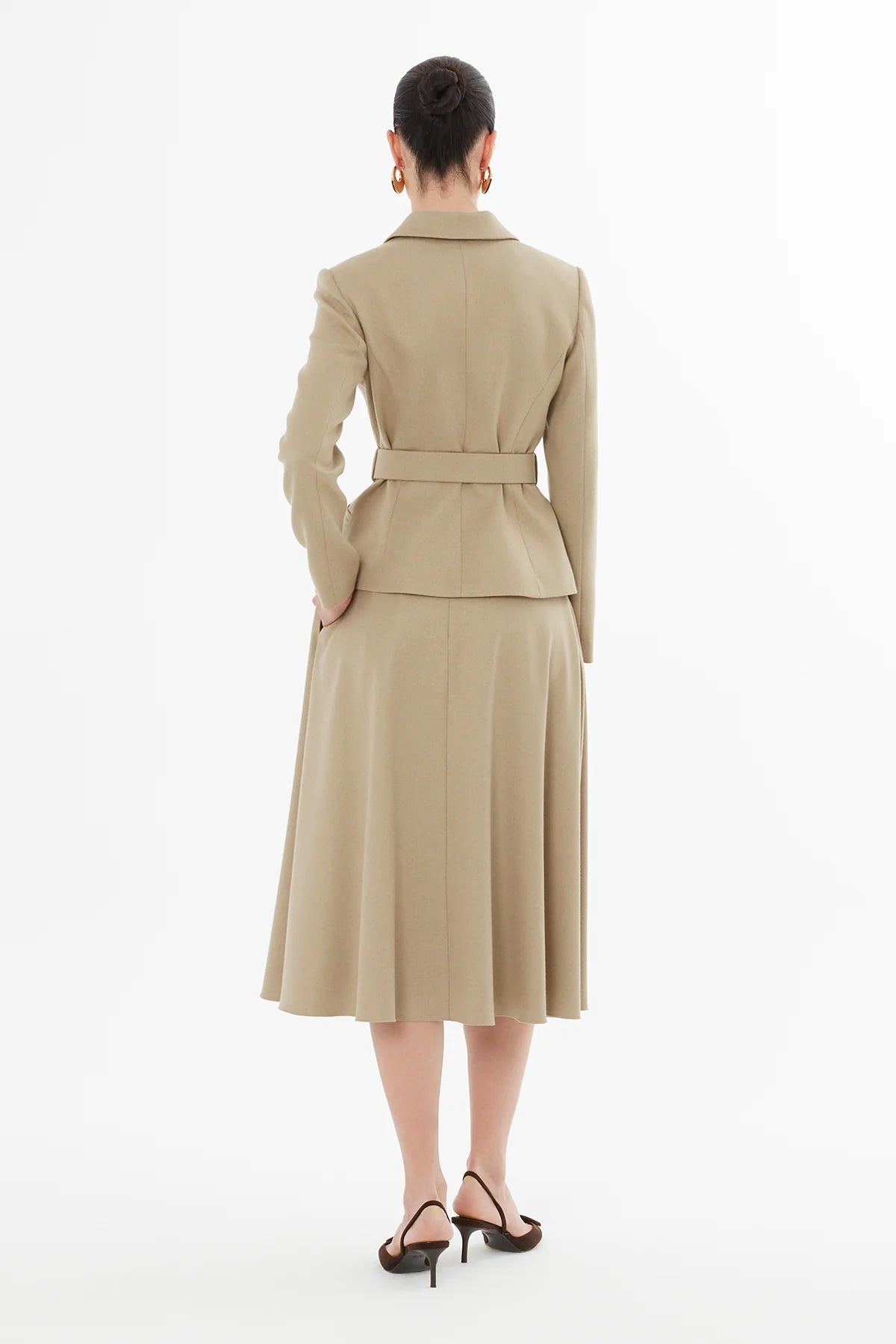 Düğmeli Kemerli Ceket Ve Etekli Takım