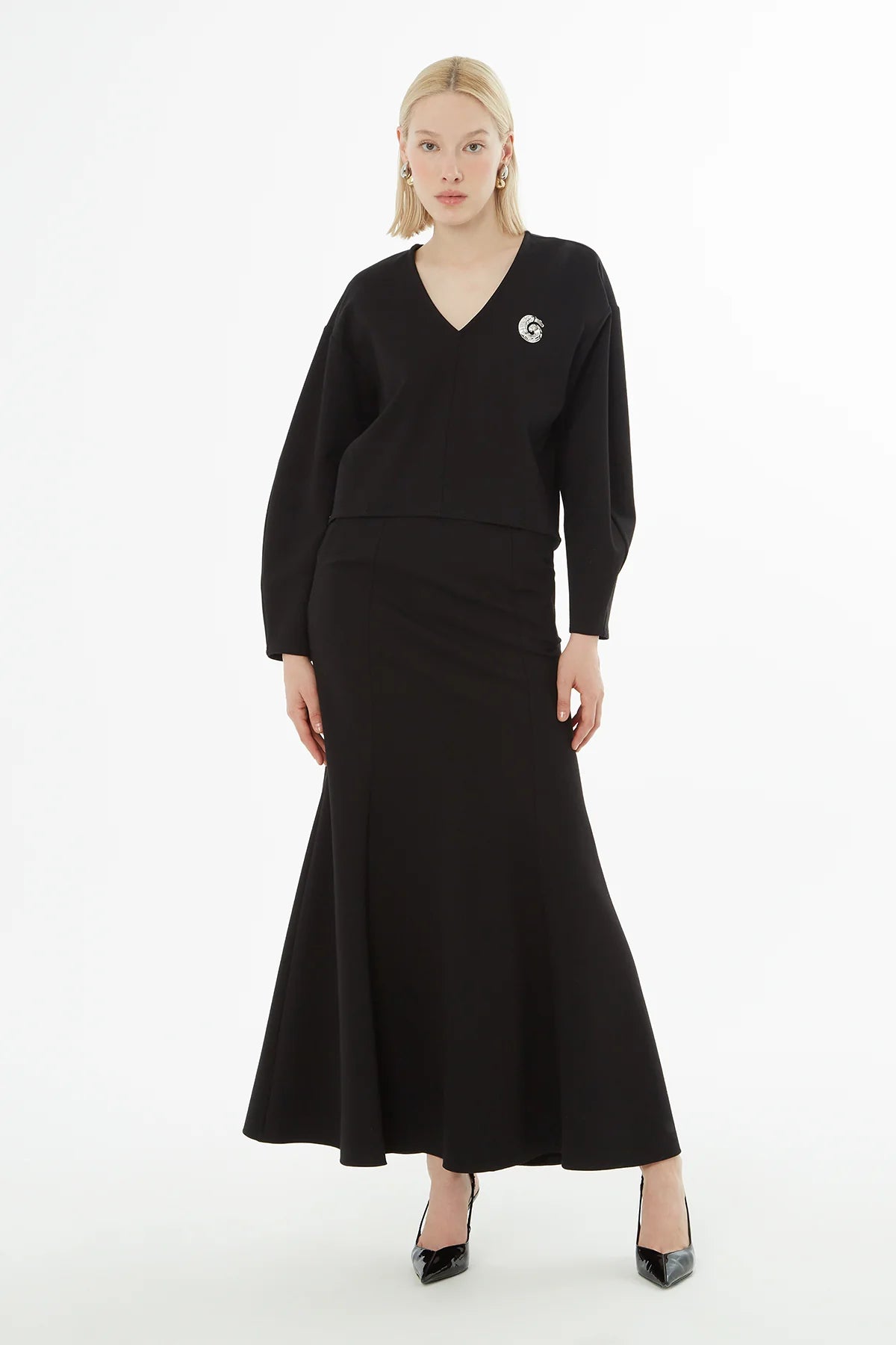 V Yaka Broşlu Bluz Volanlı Etekli Takım