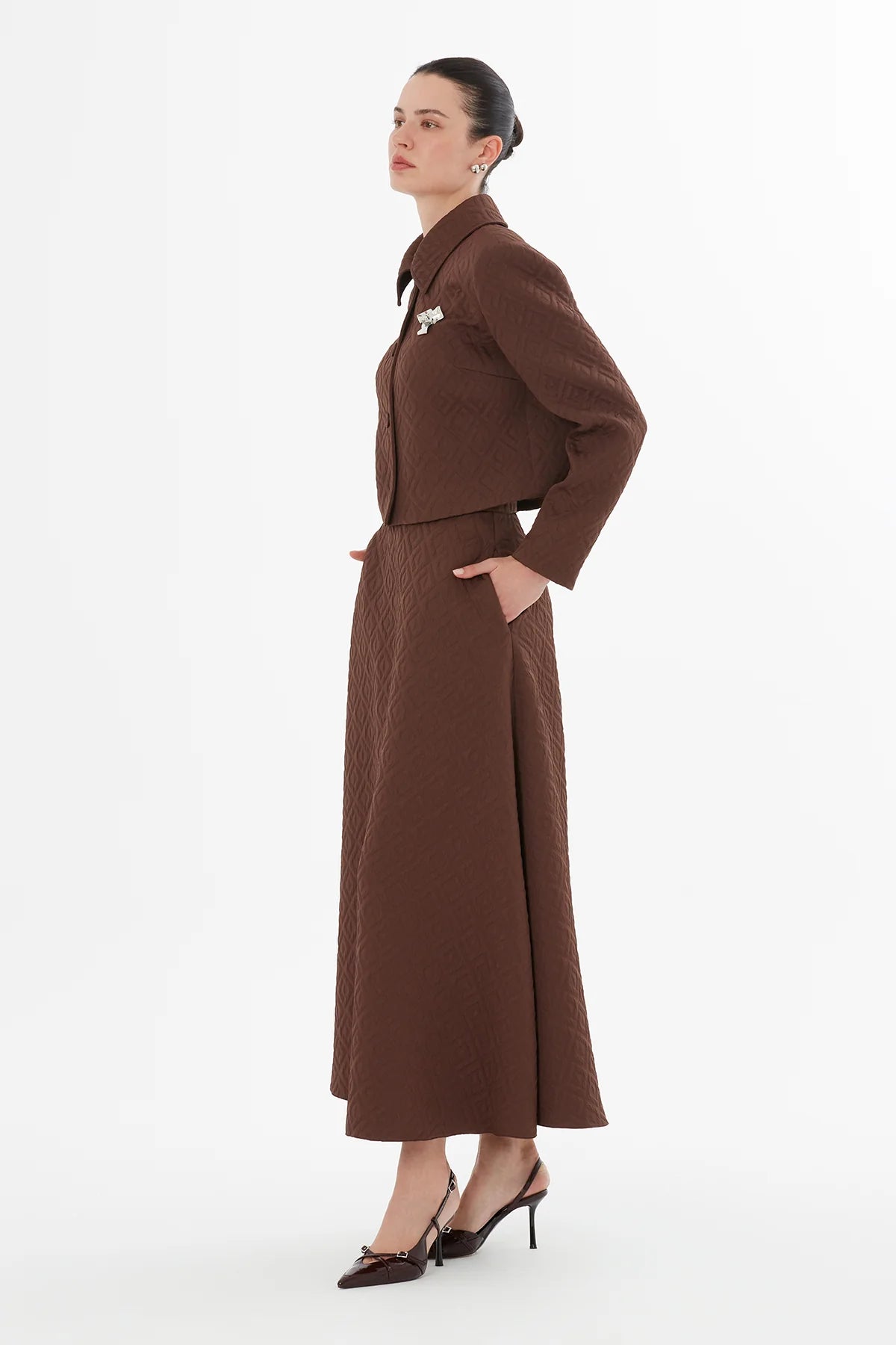 Broşlu Kısa Ceket Ve Pileli Etekli Takım