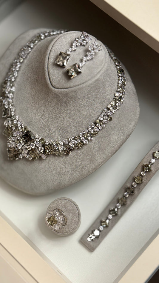 طقم فاخر بحجر الأليكساندرايت النادر – فضة عيار 925