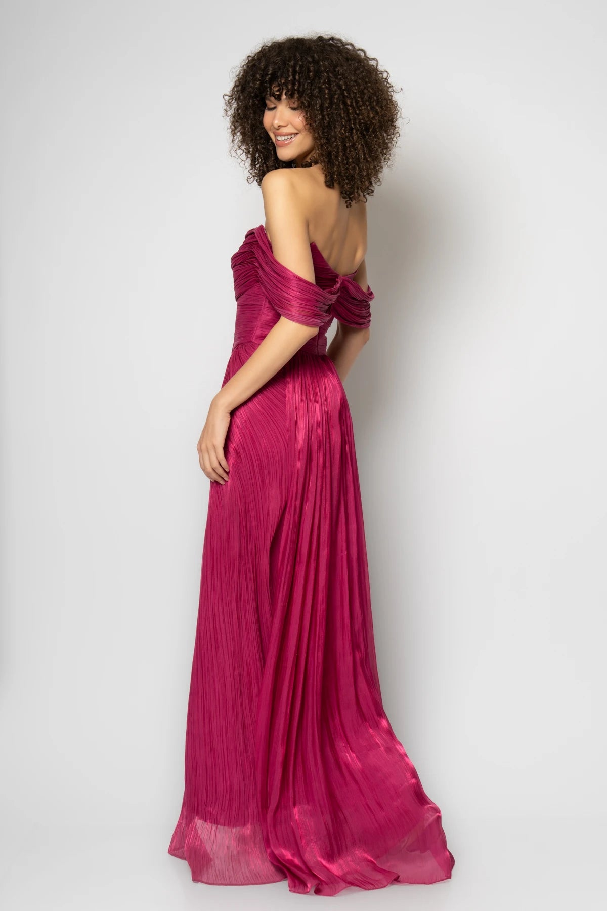 Robası enine pilili Straplez ince Organze abiye elbise