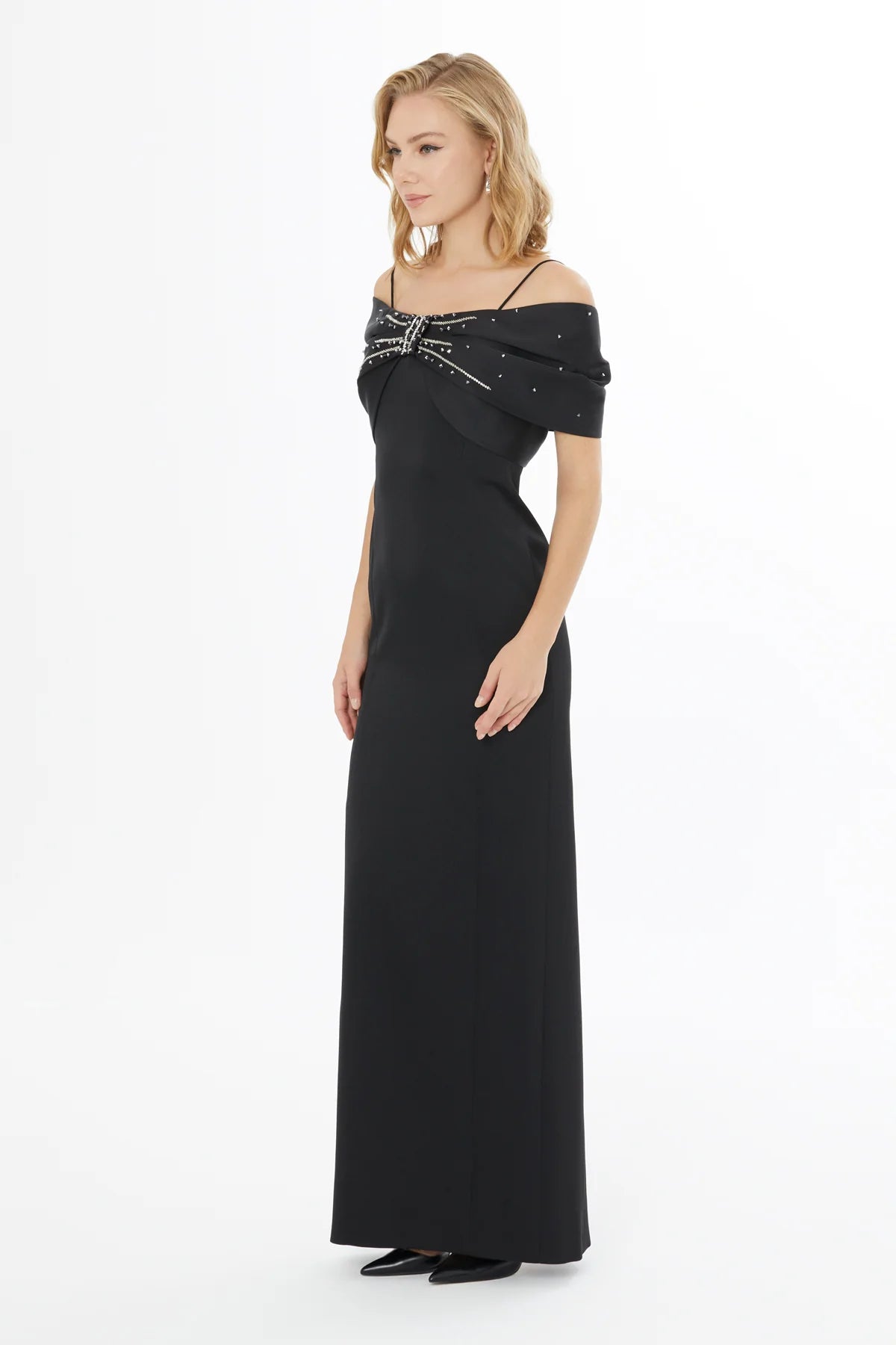 Taş İşlemeli Uzun Elbise