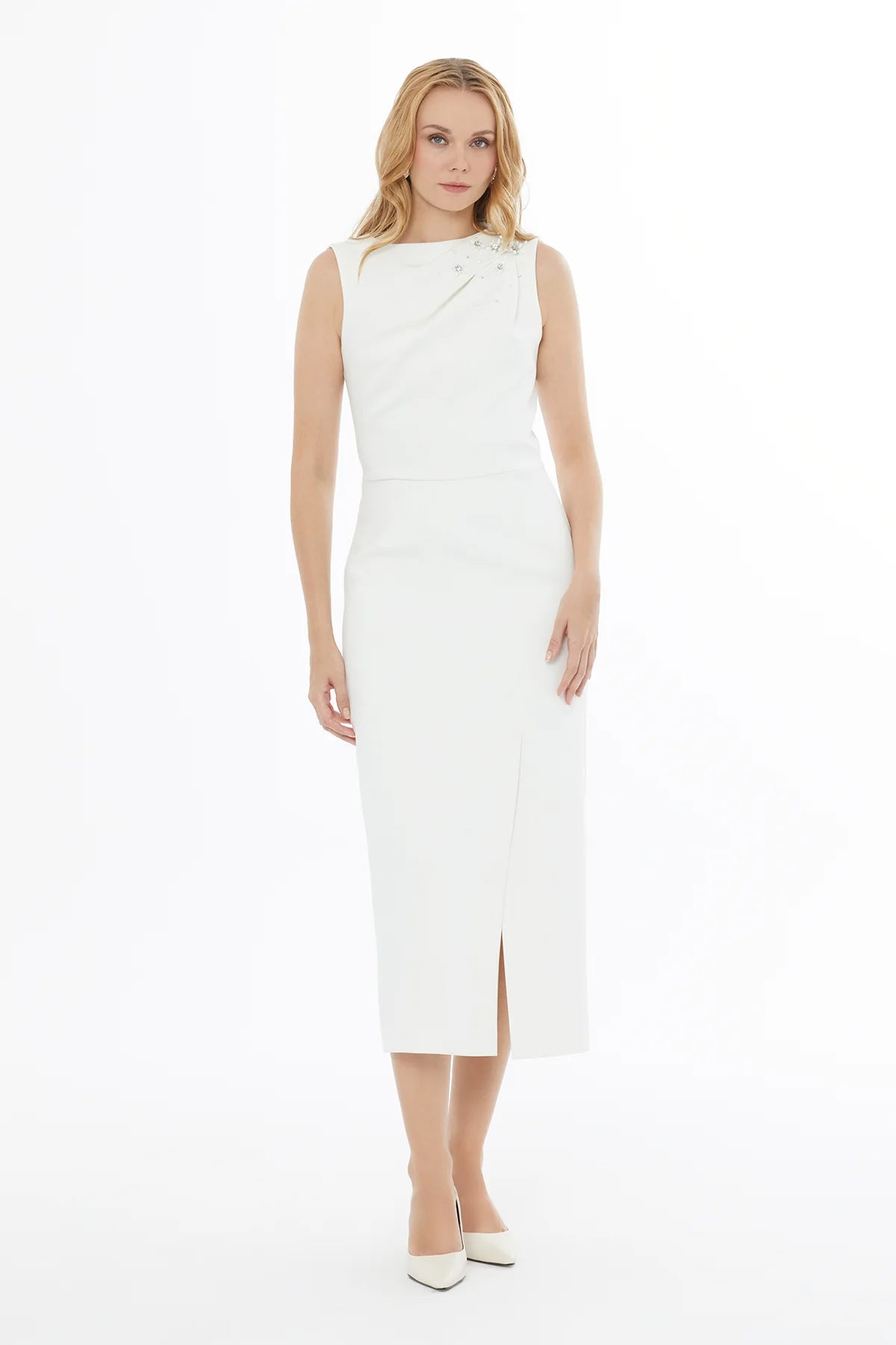 Omuzda Drepe Detaylı Yırtmaçlı Midi Elbise