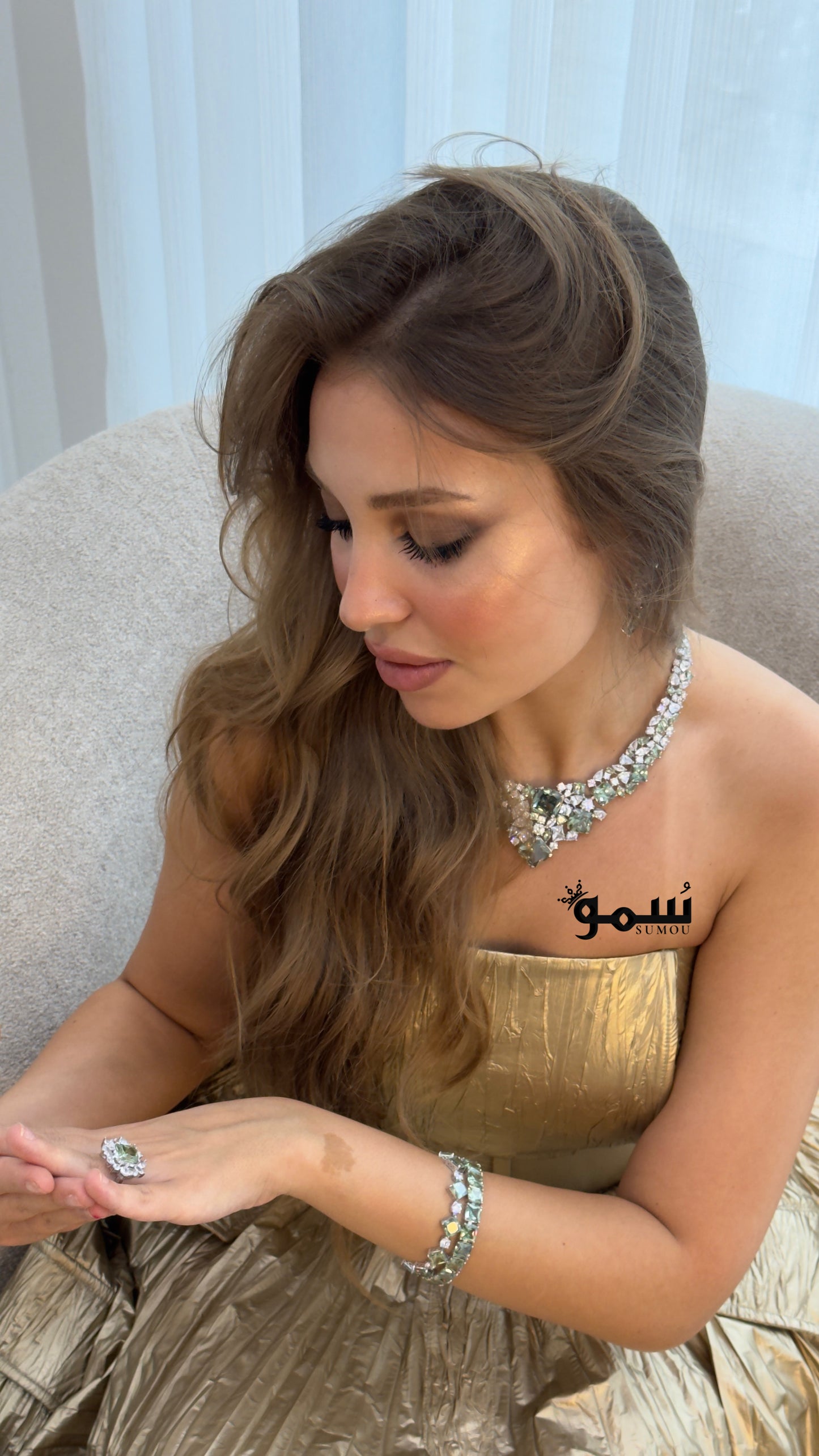 طقم فاخر بحجر الأليكساندرايت النادر – فضة عيار 975ٍ