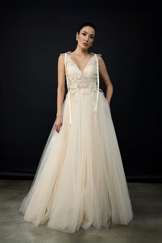 V YAKA ÇİÇEK APLİKELİ TÜL ETEKLİ UZUN ABİYE ELBİSE 2042