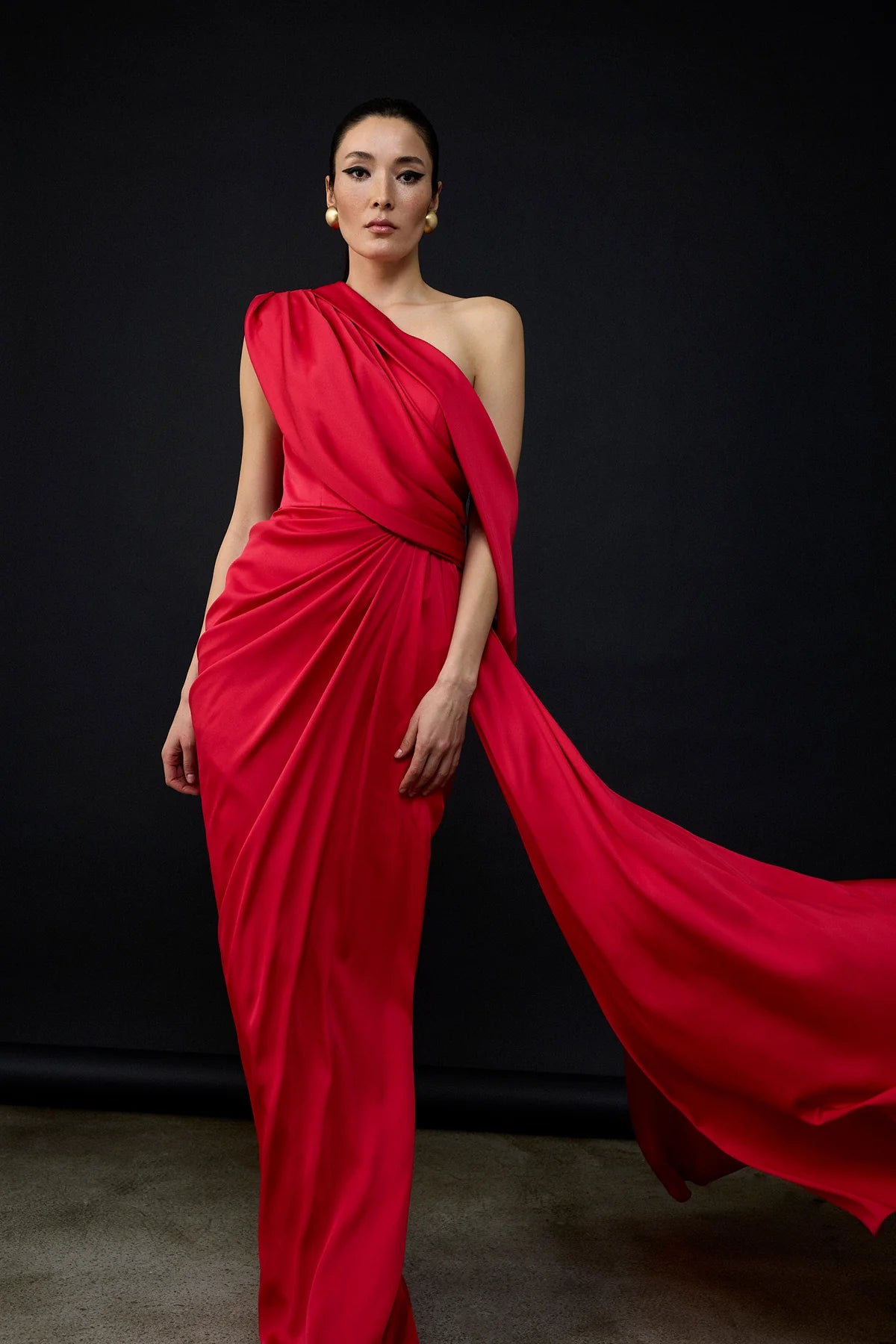 DRAPELİ YIRTMAÇLI TEK OMUZ UZUN SATEN ABİYE ELBİSE 2028