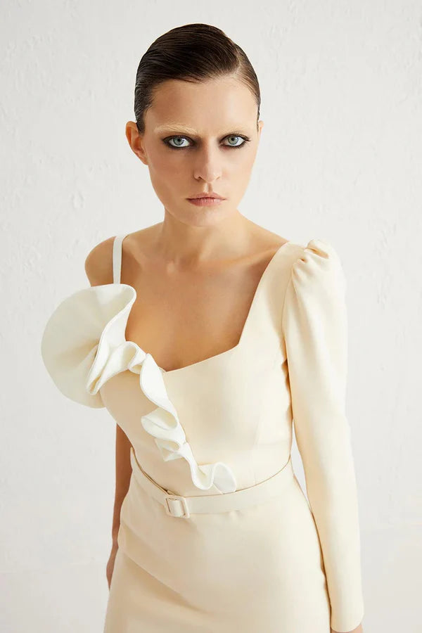 ASİMETRİK YAKA TEK KOLLU MİDİ ELBİSE