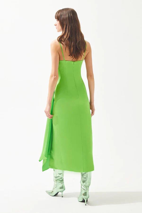 İNCE ASKILI BÜZGÜ DETAYLI YIRTMAÇLI MİDİ BOY ELBİSE