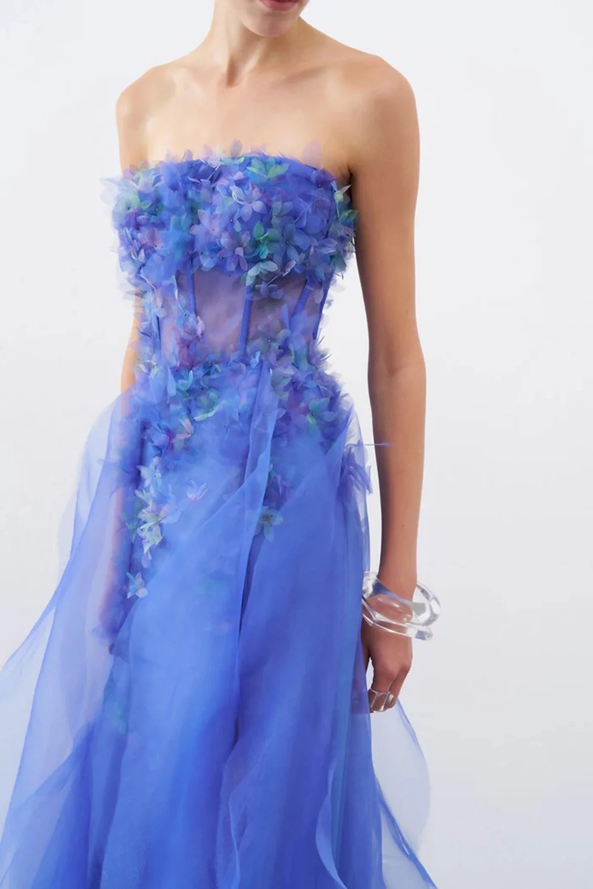 ÜÇ BOYUTLU ÇİÇEKLİ STRAPLEZ UZUN ABİYE ELBİSE